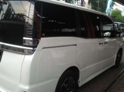 Toyota Voxy  2018 Putih 6