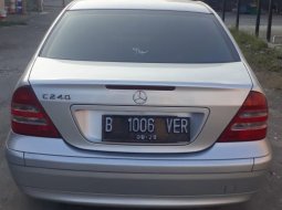 Jual Mobil Mercedes-Benz C-Class C 240 2002 3