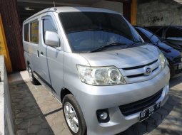 Jual mobil bekas Daihatsu Luxio X 2010  3