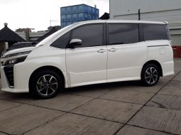 Jual mobil bekas Toyota Voxy 2018 3