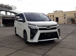 Jual mobil bekas Toyota Voxy 2018 1