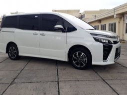 Jual mobil bekas Toyota Voxy 2018 2