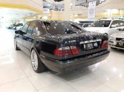 Jual mobil bekas Mercedes-Benz E-Class E 230 1997 dengan harga murah 4