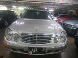 Jual mobil Mercedes-Benz E-Class E 240 2003 1