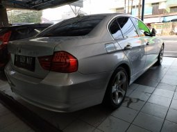 Jual mobil bekas murah BMW 3 Series 320i 2012 1