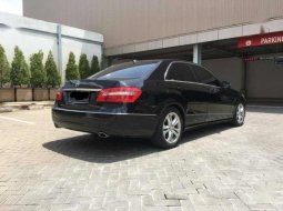 Mercedes-Benz E-Class 2010 terbaik 2