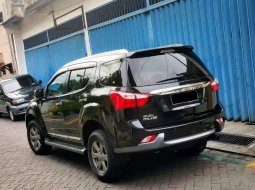 Isuzu MU-X 2.5 2016 Hitam 6