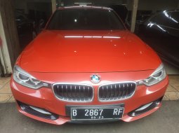 Jual mobil BMW 3 Series 320i 2013 1