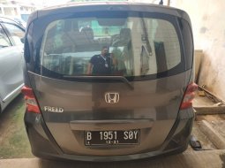 Jual mobil Honda Freed SD 2011 bekas murah 3