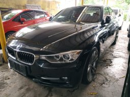 Jual BMW 3 Series 328i 2014 mobil bekas murah 2