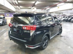 Toyota Venturer () 2017 kondisi terawat 1
