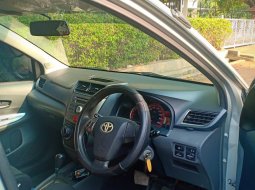 Mobil Toyota Avanza Veloz 1.5 2014 dijual  3