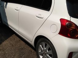 Jual mobil bekas Toyota Yaris J 2012 dengan harga murah  4