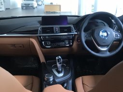 Jual mobil BMW 3 Series 320i 2018 harga terjangkau 5
