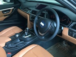 Jual mobil BMW 3 Series 320i 2018 harga terjangkau 6