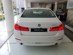 Jual mobil BMW 5 Series 530i 2018 3