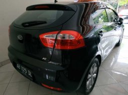 Jual mobil Kia Rio 1.4 Automatic 2012 dengan harga terjangkau  6