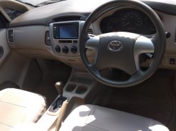 Mobil Toyota Kijang Innova 2.0 G 2011 dijual  9