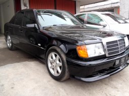 Jual mobil bekas murah Mercedes-Benz E-Class E 300 W124 1990 1