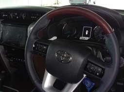 Dijual mobil Toyota Fortuner VRZ TRD 4x2 Diesel 2019 terbaik 6