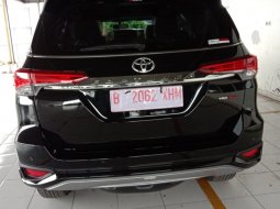 Dijual mobil Toyota Fortuner VRZ TRD 4x2 Diesel 2019 terbaik 4