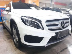 Mercedes-Benz GLA 200 2017 Putih 4