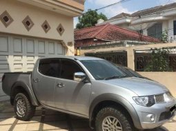 Mitsubishi Triton  2010 Silver 1