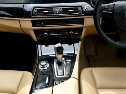 Jual mobil BMW 5 Series 523i 2010 bekas  4