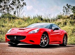 Mobil Ferrari California 2010 dijual 3