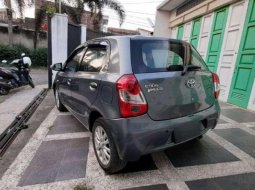 Mobil Toyota Etios 2013 dijual 5