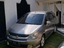 Jual model Honda Stream 2.0 2006 bekas 7