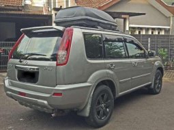 Jual mobil Nissan X-Trail 2.5 2004 dengan harga terjangkau 3