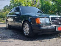 Jual cepat Mercedes-Benz 300E 1988 di Jawa Timur 8