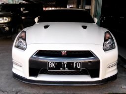 Mobil Nissan GT-R R35 2011 terbaik di Sumatra Utara 4