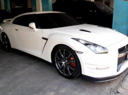 Mobil Nissan GT-R R35 2011 terbaik di Sumatra Utara 3