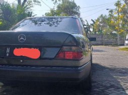 Jual cepat Mercedes-Benz 300E 1988 di Jawa Timur 5