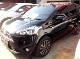 Mobil Toyota Sienta V 2017 terawat di Sumatra Utara  2