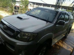 Kalimantan Barat, jual mobil Toyota Hilux 2016 dengan harga terjangkau 4