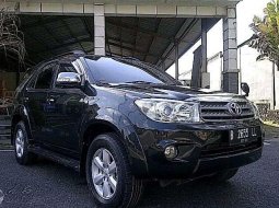 Mobil Toyota Fortuner 2006 G dijual, Bali 2