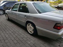 Jawa Timur, jual mobil Mercedes-Benz 320 1995 dengan harga terjangkau 6