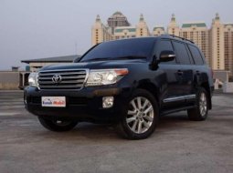 Mobil Toyota Land Cruiser 2013 V8 4.7 dijual, DKI Jakarta 7