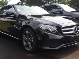 Dijual mobil Mercedes-Benz E-Class E 200 2019 Hitam, DKI Jakarta 1