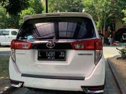Jual cepat Toyota Venturer 2018 di Jawa Timur 1