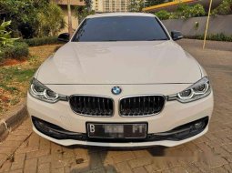 Mobil BMW 3 Series 2016 320i terbaik di DKI Jakarta 4