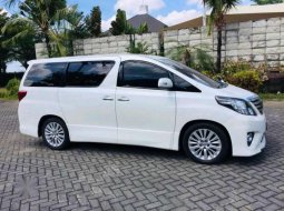 Mobil Toyota Vellfire 2012 ZG dijual, Jawa Timur 8