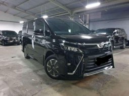 DKI Jakarta, Toyota Voxy 2018 kondisi terawat 3