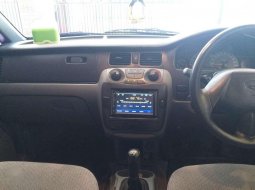 Jual Hyundai Trajet GL8 2004 harga murah di Jawa Barat 4