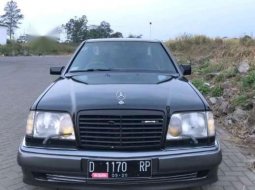 Dijual mobil bekas Mercedes-Benz 320 , Jawa Barat  3