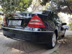 Mobil Mercedes-Benz C-Class 2002 C 180 terbaik di Jawa Timur 2