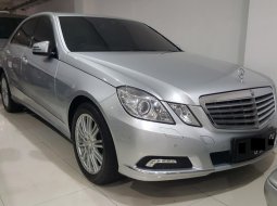 Mobil Mercedes-Benz E-Class E 300 2010 terawat di Jawa Barat  1